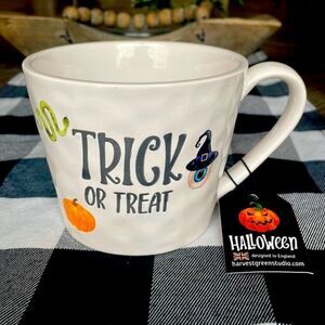 𝅺HARVEST GREEN Studio Trick or Treat Coffee Mug